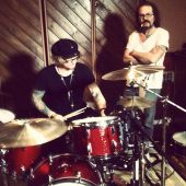 Slash velvet_revolver matt_sorum sorum 2013 (8)